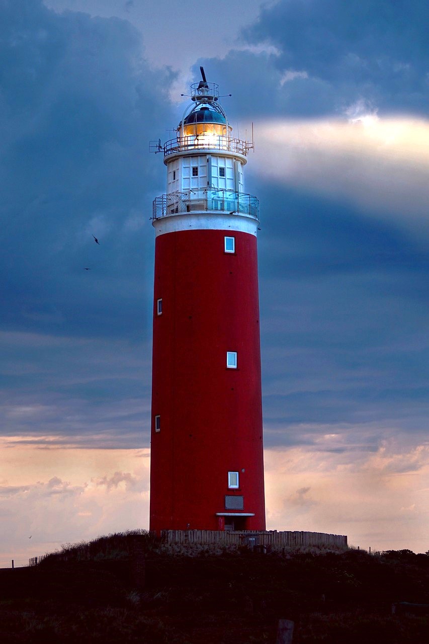lighthouse-4846855_1280 (lighter)